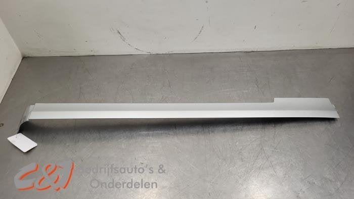 Schuifdeur Rail rechts van een Mercedes Vito, Auto-onderdelen, Carrosserie en Plaatwerk, Gebruikt, -, Ophalen of Verzenden, -