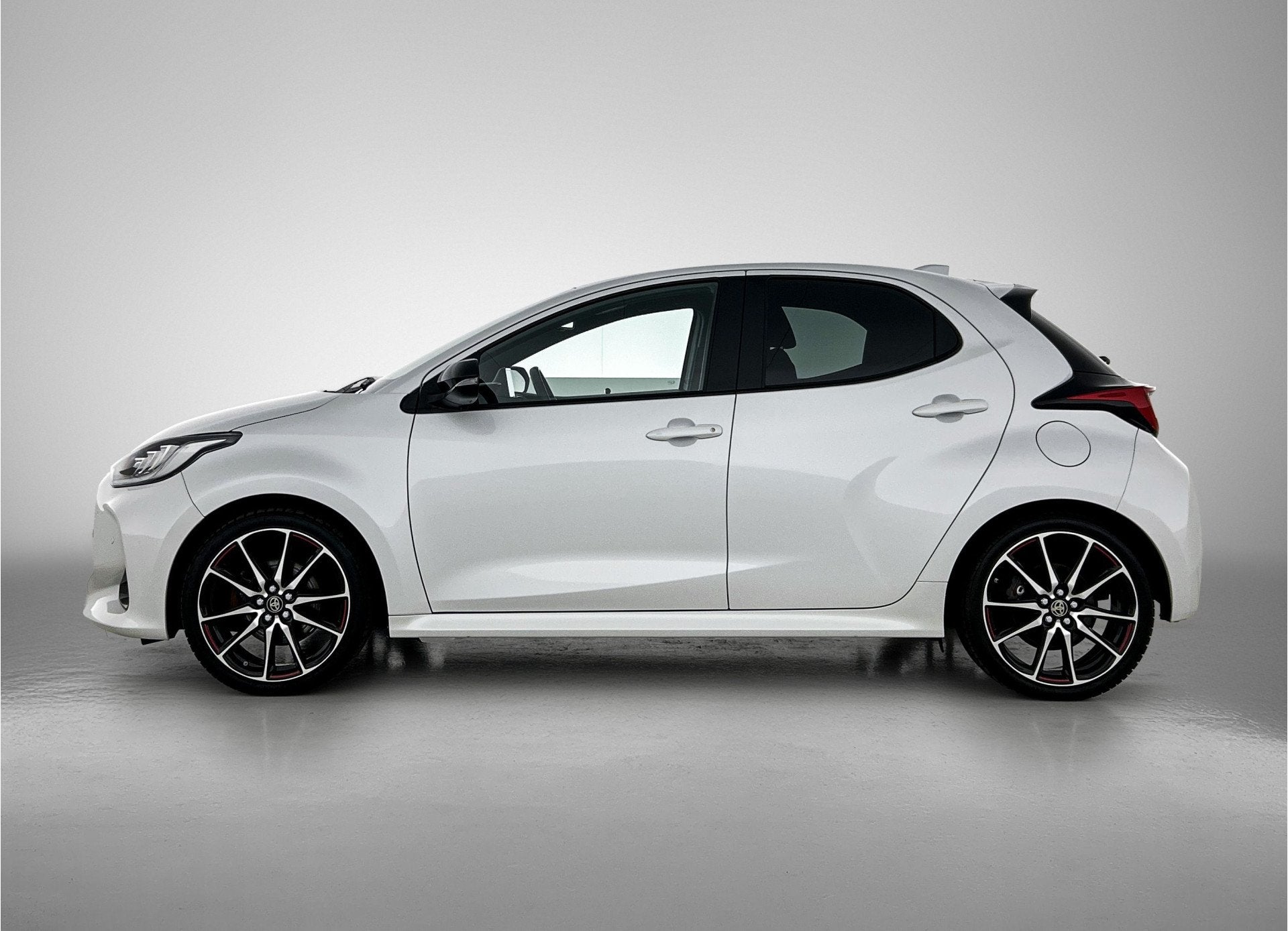 Toyota Yaris 1.5 Hybrid GR Sport | JBL | Head-up Display | D, 450 kg, Gebruikt, 1490 cc, Hybride Elektrisch/Benzine