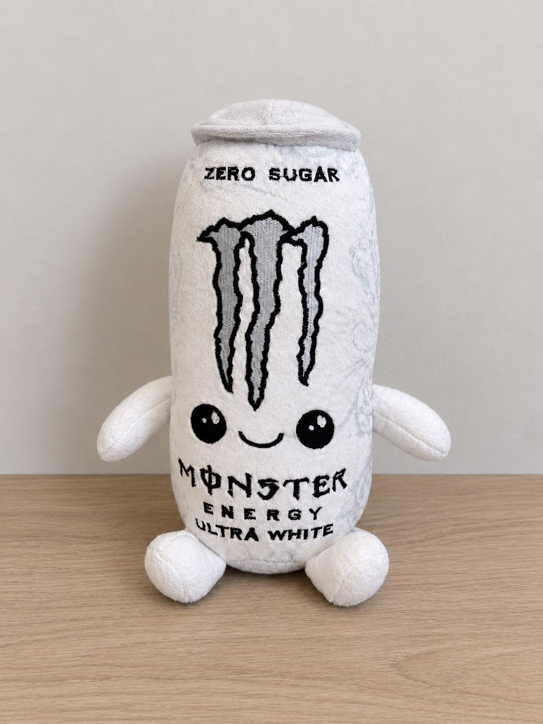 Monster Energy Ultra White knuffel - Zero Sugar, Kinderen en Baby's, Overige merken, Overige typen, Zo goed als nieuw, Middelgroot (20 tot 80 cm)