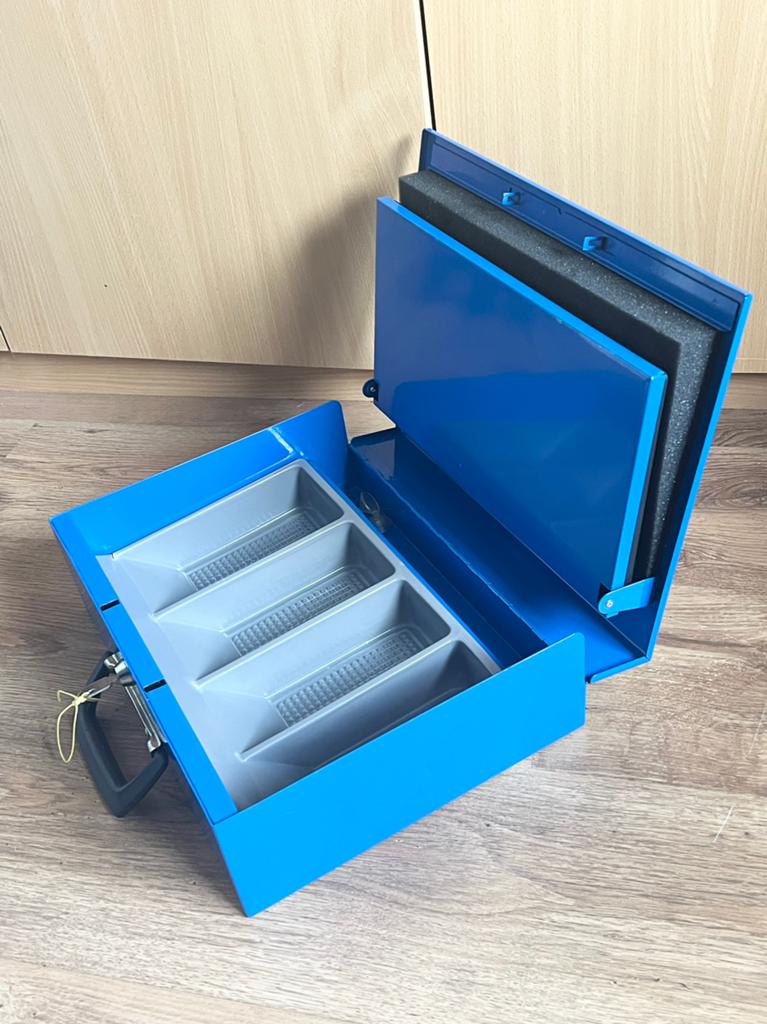 Blauwe geldkist met muntsorteerder, Ophalen of Verzenden, Gebruikt, Brandkast