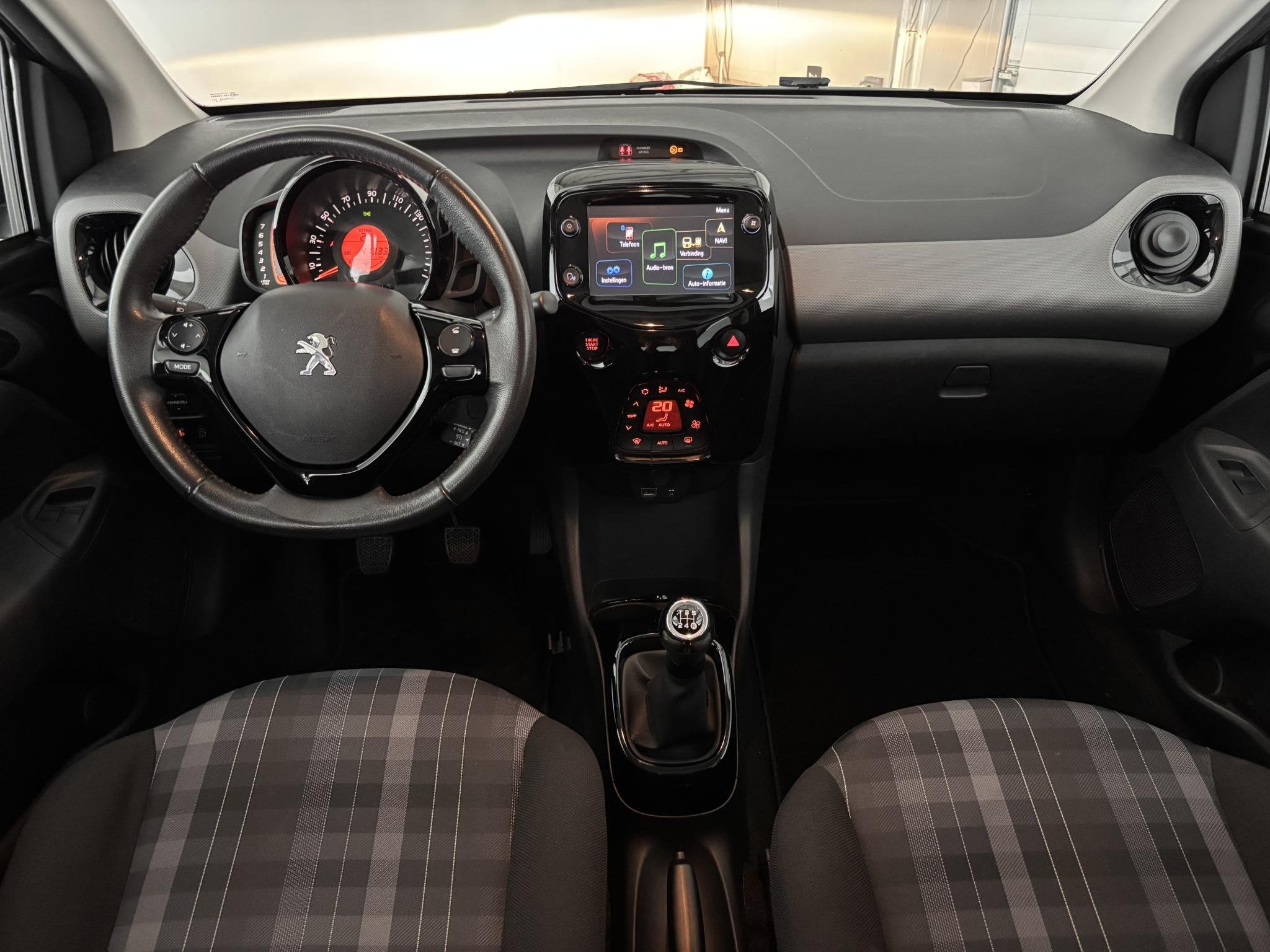 Peugeot 108 1.0 e-VTi Blue Lease Executive | CAMERA |, Stof, Gebruikt, 4 stoelen, Zwart