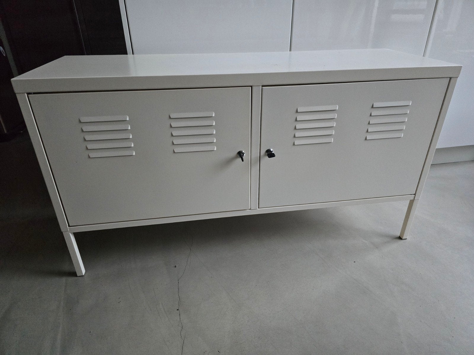 lockerkast wit, Ophalen