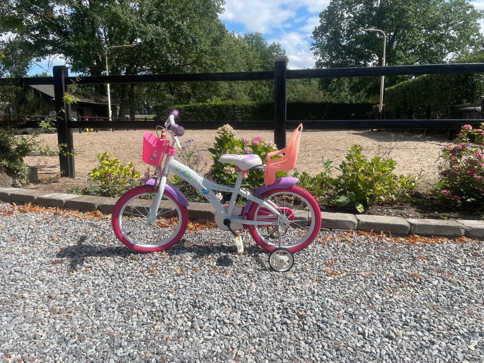 Barbie kinderfiets 16 inch - Gebruikt maar in goede staat, Ophalen, Zijwieltjes, Schijfrem, 16 tot 20 inch