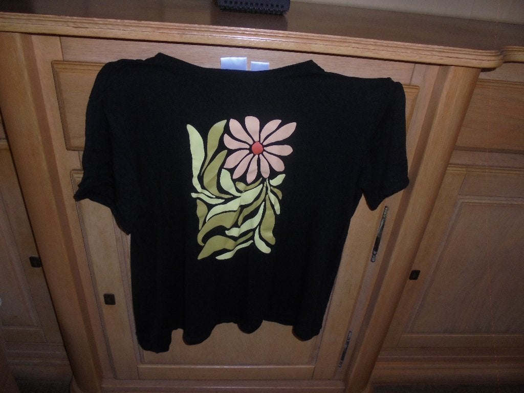 Zwart T-shirt met bloemenprint - UP2 FASHION, Ophalen of Verzenden, Gedragen, Zwart, Korte mouw