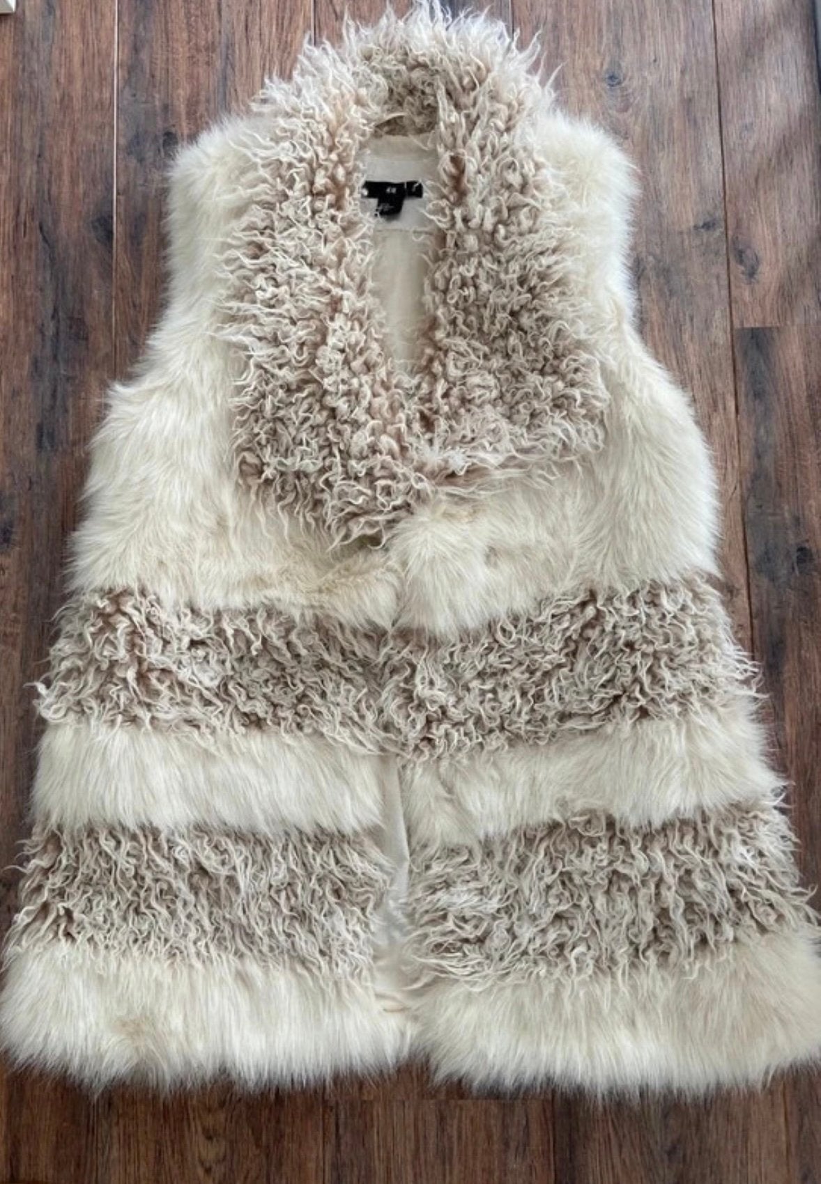 H&M een luxe Faux Fur gilet maat M/L als nieuw, Ophalen of Verzenden, Zo goed als nieuw, Beige