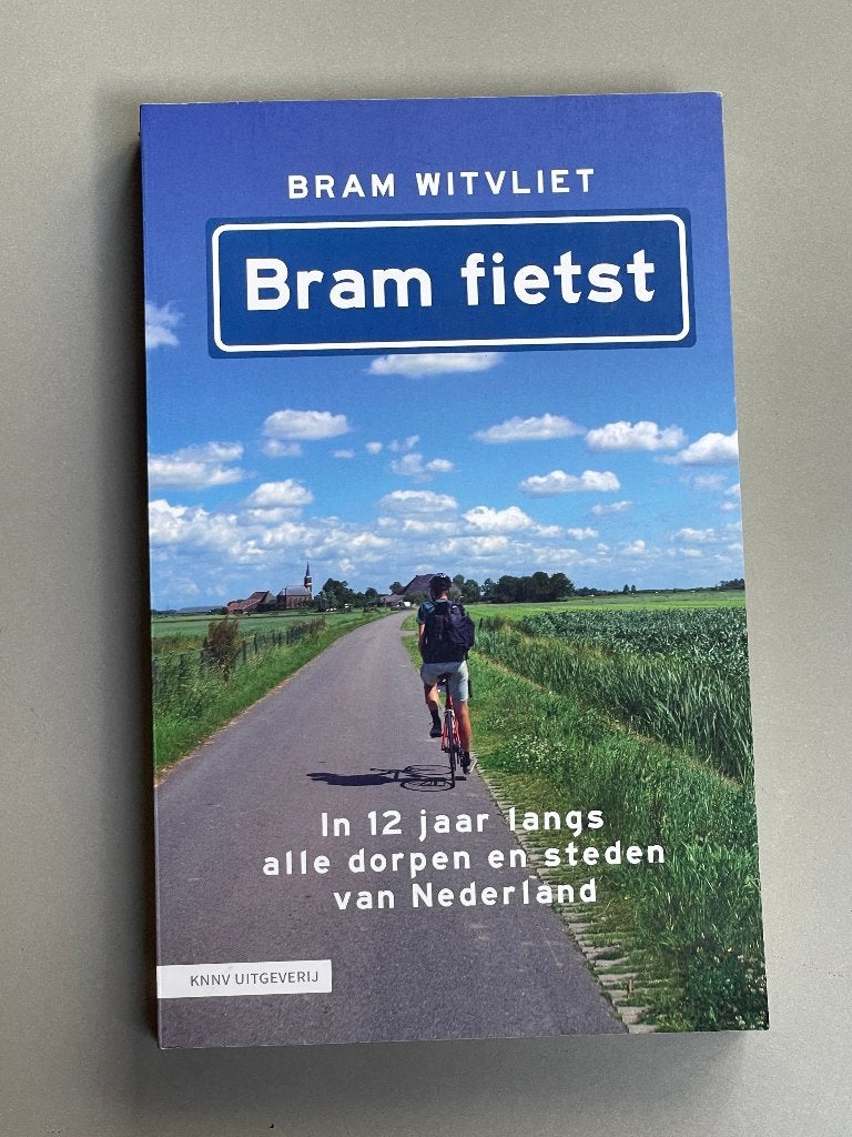 Bram fietst (2023) Nieuw In 12 jaar langs alle dorpen en ste, Ophalen of Verzenden, Nieuw
