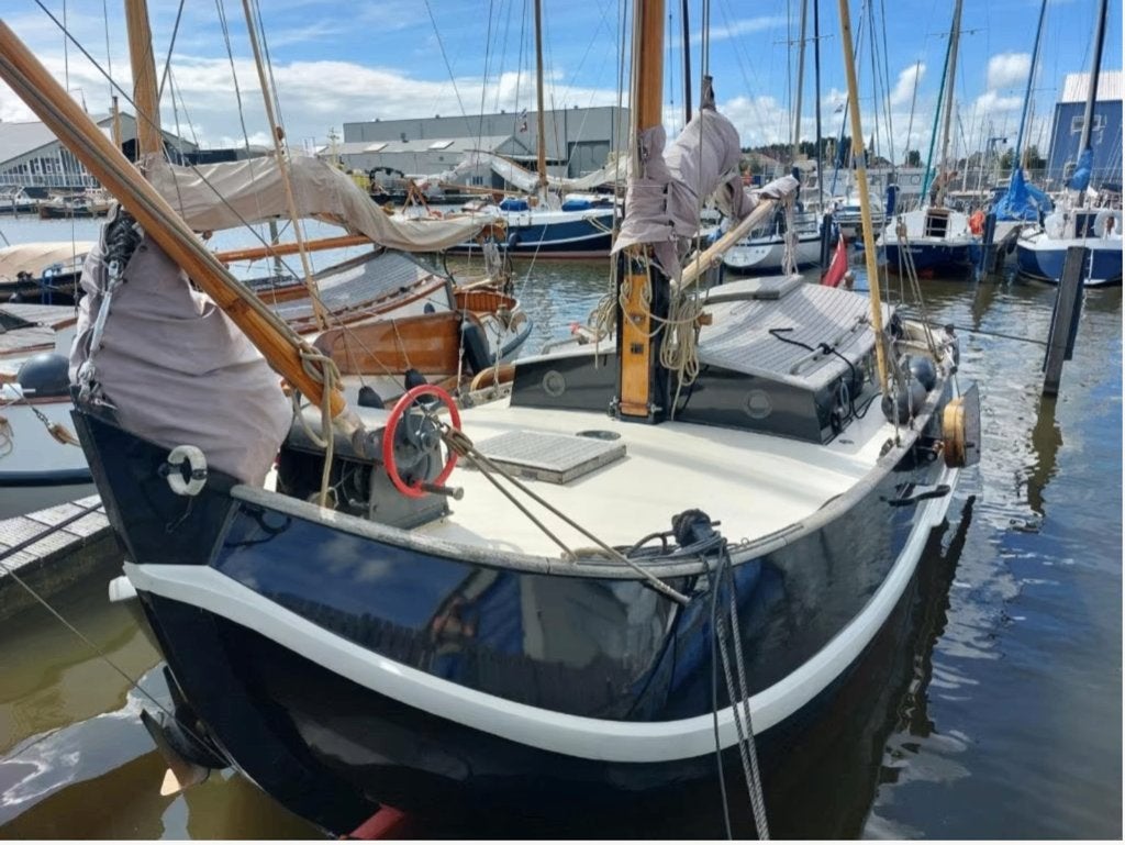Robuuste Vollenhovense Bol 9m | Refit | Stahoogte & Stamboek, Watersport en Boten, Platbodems, Ophalen, Gebruikt, Bol, Binnenboordmotor