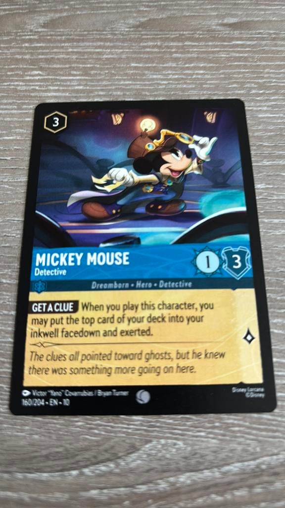 Disney Lorcana Mickey Mouse detective 160-204 10WHI nonfoil, Ophalen of Verzenden, Zo goed als nieuw, Losse kaart