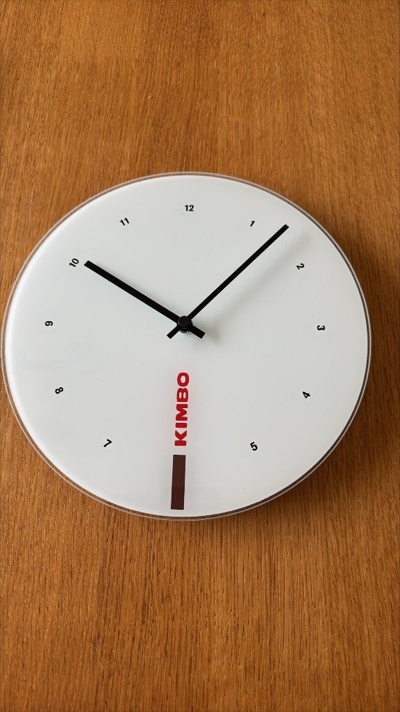Te koop: Nieuw reclame klok wandklok Kimbo doorsnede 28 cm, Ophalen, Nieuw, Reclamebord