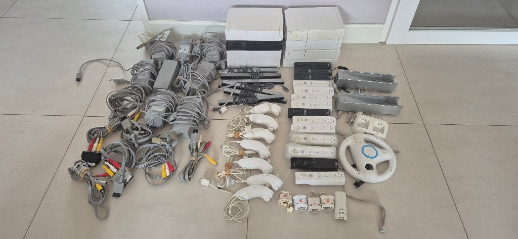 Ps2, wii, 2ds, nds, ngc, gameboy, xbox, ps1, ps3, ps4 etc, Ophalen of Verzenden, Zo goed als nieuw, Zwart, Met 1 controller