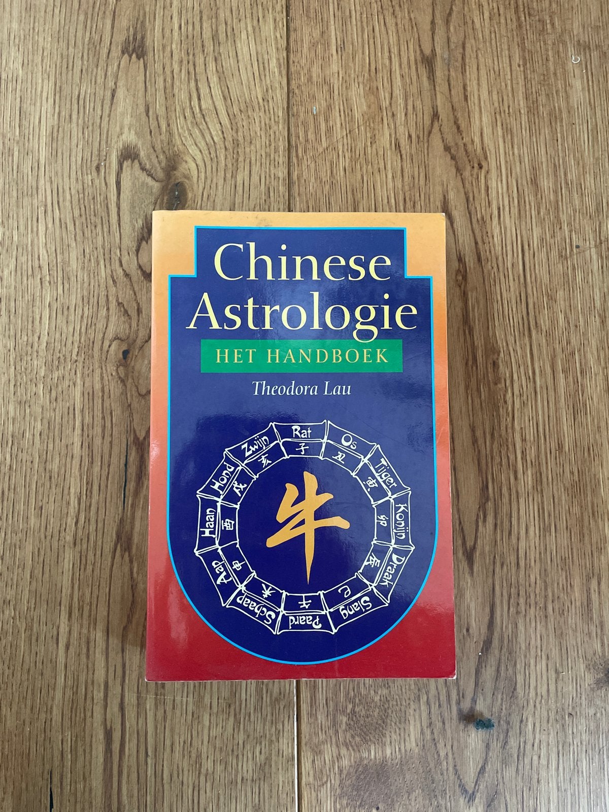 Chinese Astrologie: Het Handboek - Theodora Lau, Ophalen of Verzenden, Gelezen, Astrologie, Achtergrond en Informatie
