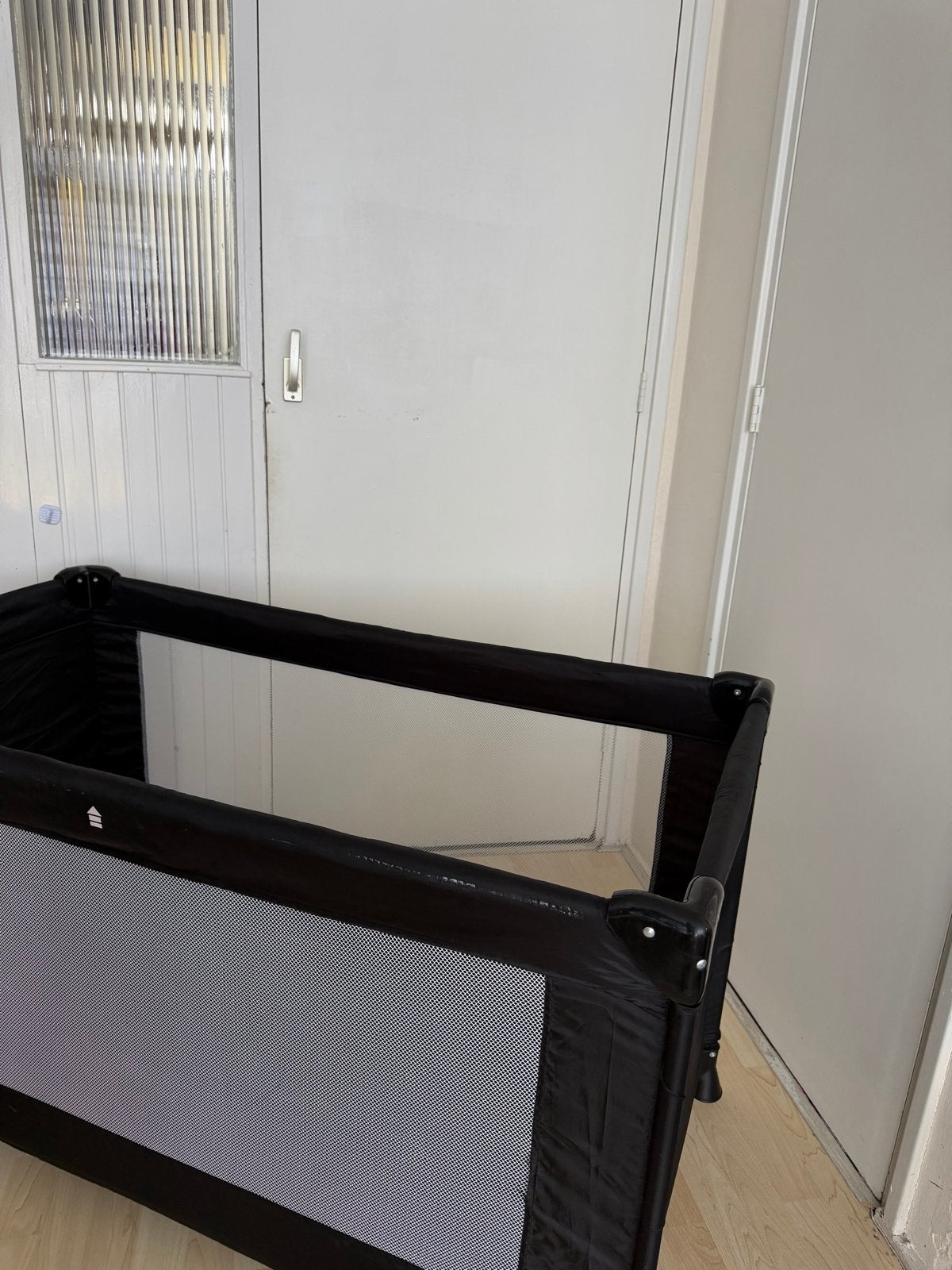 Campingbed met lattenbodem, matras en tas, Ophalen, Gebruikt, Reisbedje