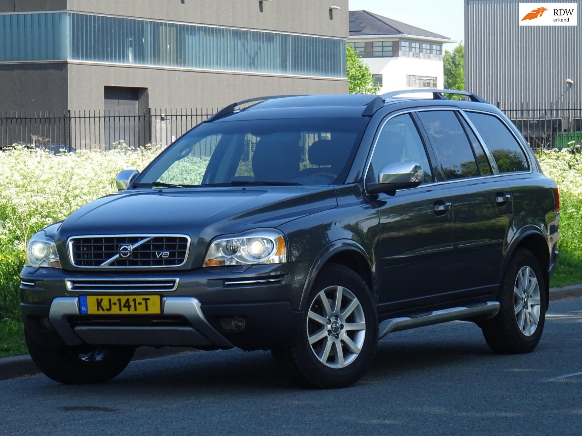 Volvo XC90 4.4 V8 Executive AUTOMAAT FULL OPTIONS, Auto's, Volvo, Gebruikt, 138 €/maand, Leder, Bedrijf