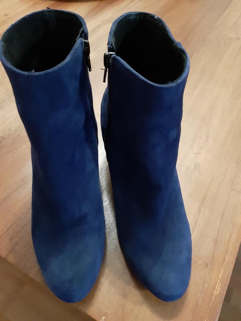 Elodie blauw suède enkel laarsjes, Kleding | Dames, Schoenen, Ophalen of Verzenden, Zo goed als nieuw, Blauw