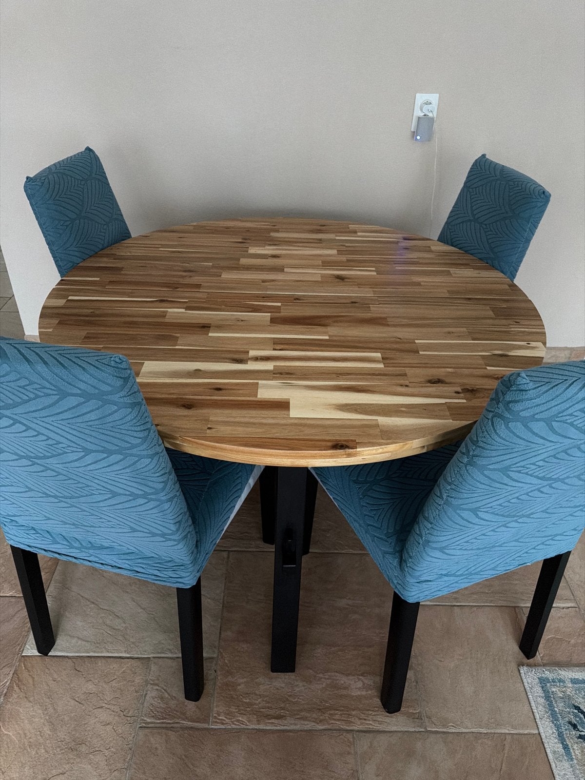 Ikea 120 cm diameter table Zo goed als nieuwe eettafel, Ophalen of Verzenden, Zo goed als nieuw, Rond, Overige houtsoorten