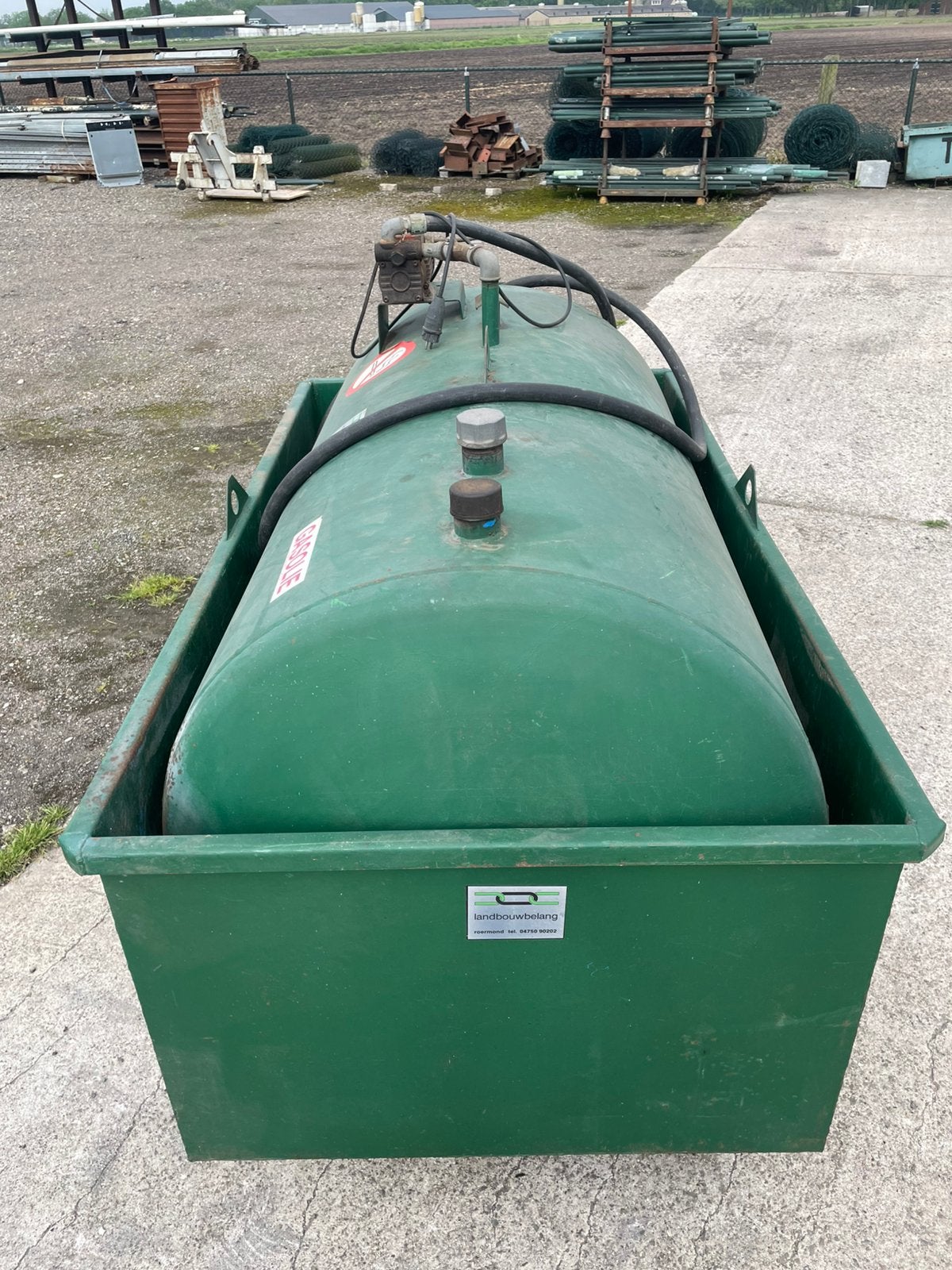 Dieseltank met lekbak / carbid tank