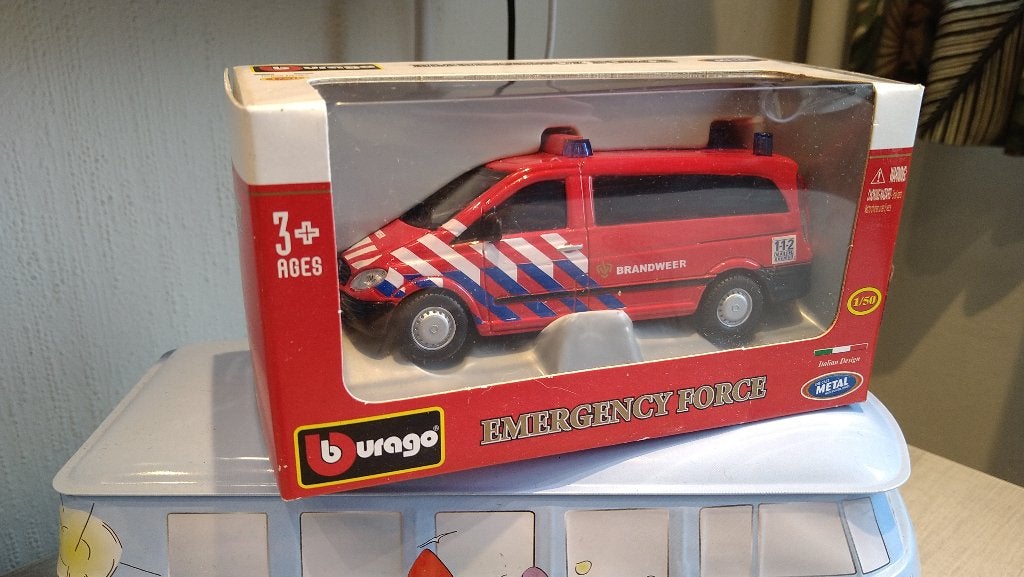Bburago Emergency Force Mercedes Vito Brandweer Red 1:50, Ophalen of Verzenden, Nieuw, Auto, NZG
