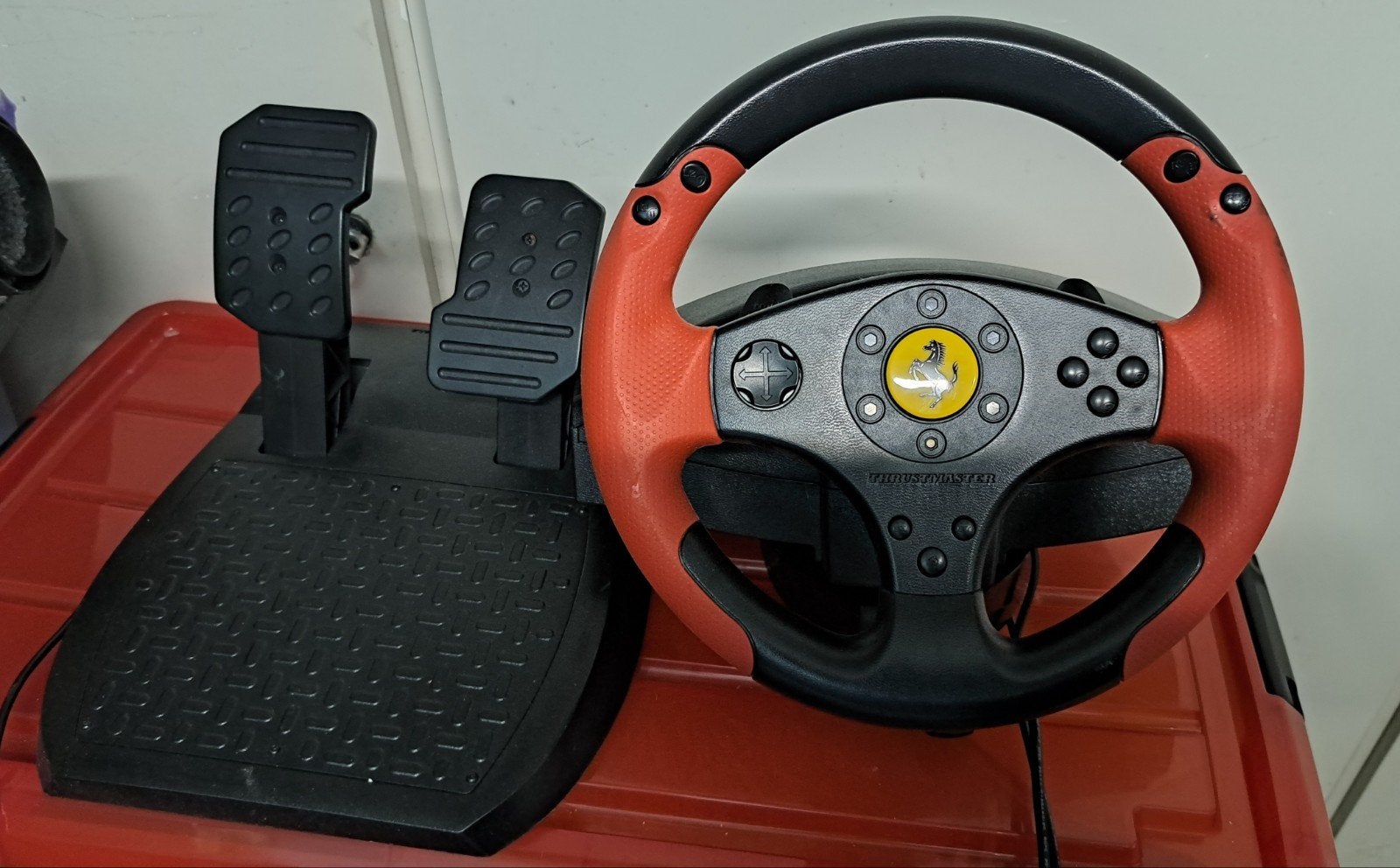 Thrustmaster Ferrari Racing Wheel Red Legend Edition, Spelcomputers en Games, Racestuur, Gebruikt, Ophalen of Verzenden, Thrustmaster