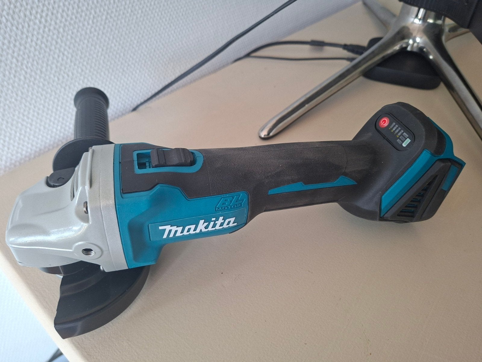 Makita DGA404 Accu Haakse Slijper 18V 100mm - Nieuw, Doe-het-zelf en Verbouw, Gereedschap | Schuurmachines, Ophalen, Nieuw, 600 tot 1200 watt