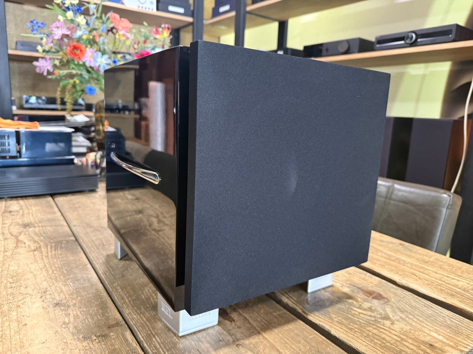 Rel S2, Subwoofer, Ophalen of Verzenden, Zo goed als nieuw, 150 watt of meer