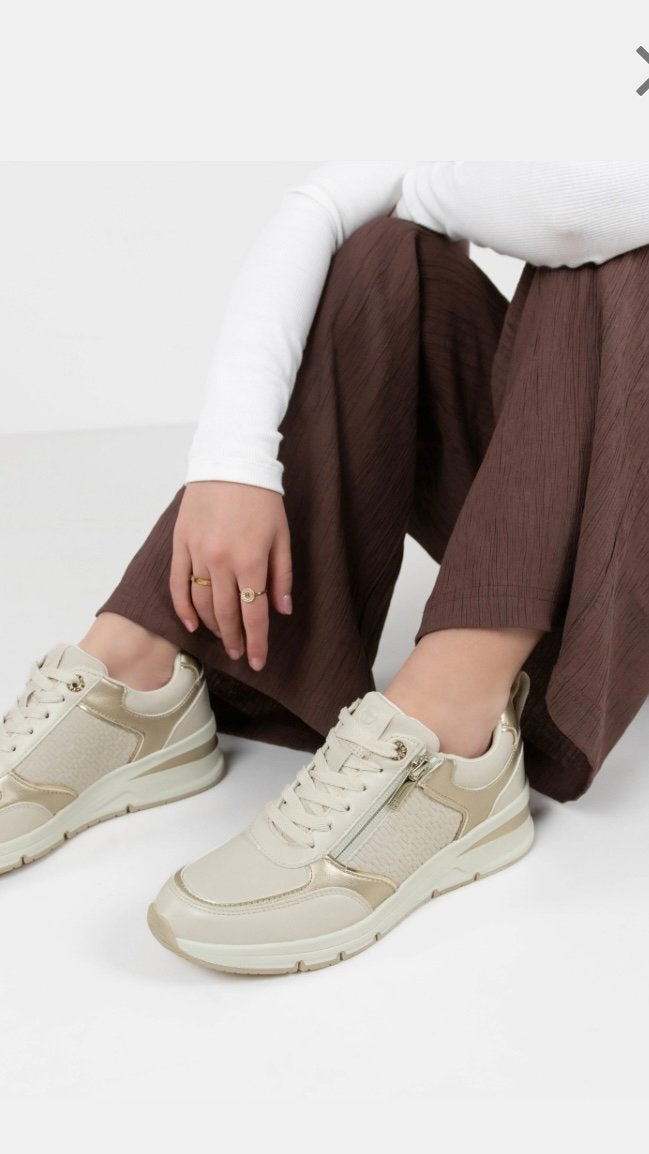 Tamaris beige/goud sneakers maat 40 als nieuw, Kleding | Dames, Ophalen of Verzenden, Zo goed als nieuw, Beige, Sneakers of Gympen