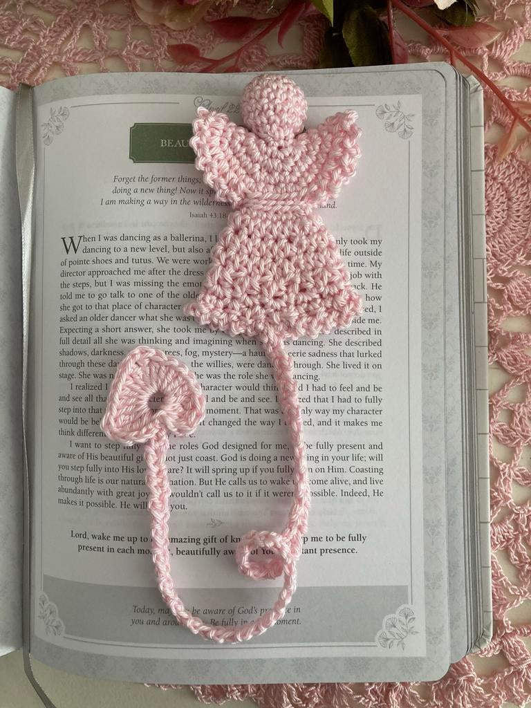 Unieke Roze Gehaakte Boekenlegger Engel met Hartje, Ophalen of Verzenden, Nieuw, Religie