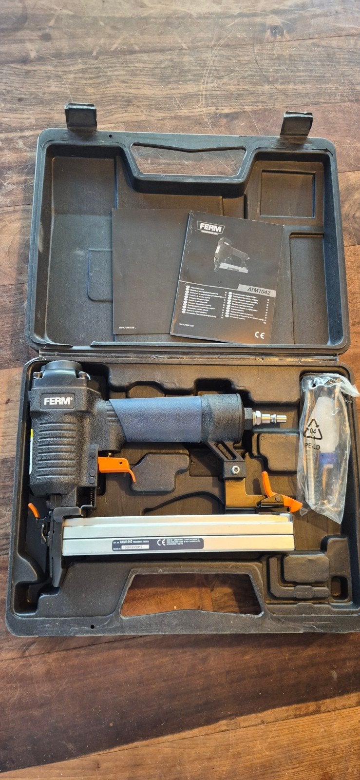 Nieuwe FERM ATM1042 pneumatische nietmachine / tacker, Ophalen, Nieuw