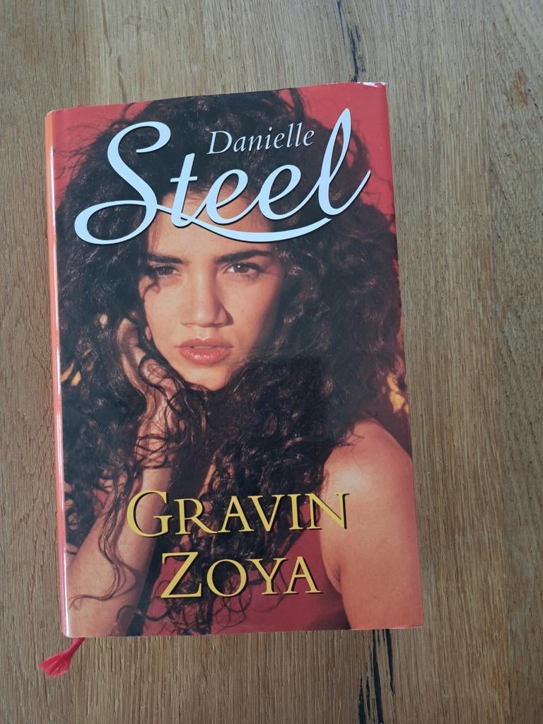 Danielle Steel - Gravin Zoya, Boeken, Romans, Gelezen, Europa overig, Ophalen of Verzenden