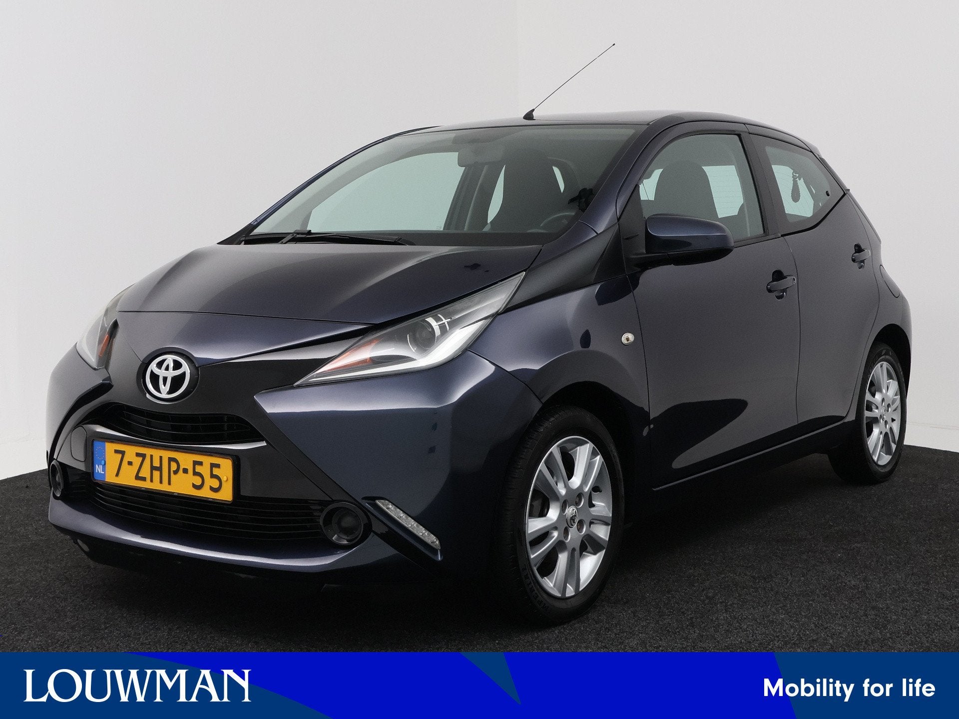 Toyota Aygo 1.0 VVT-i x-play | Camera | Airco | (bj 2015), Stof, Gebruikt, Zwart, Origineel Nederlands