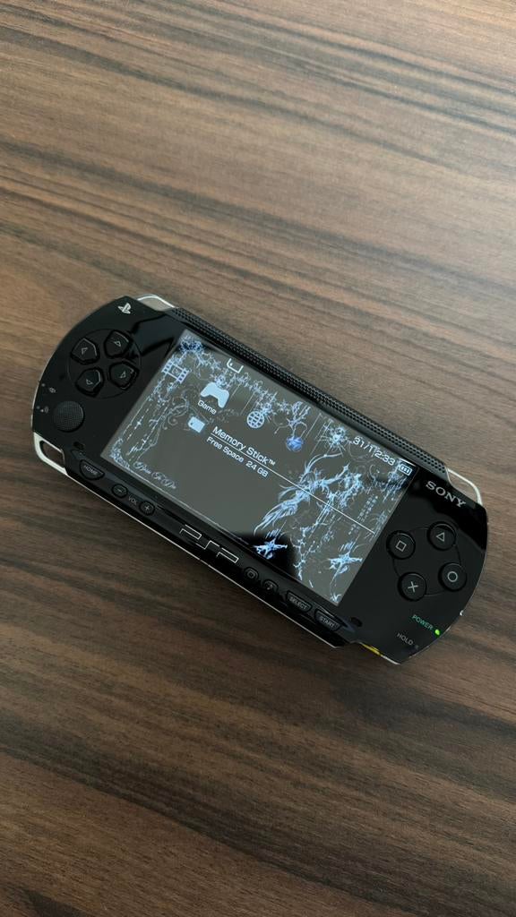 Modded psp 1004, Spelcomputers en Games, Met games, Zwart, Ophalen of Verzenden, Zo goed als nieuw