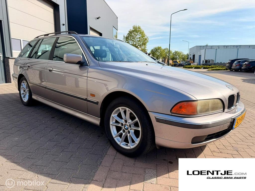BMW e39 520i Touring, nieuwe apk, hand geschakeld youngtimer, foto 3