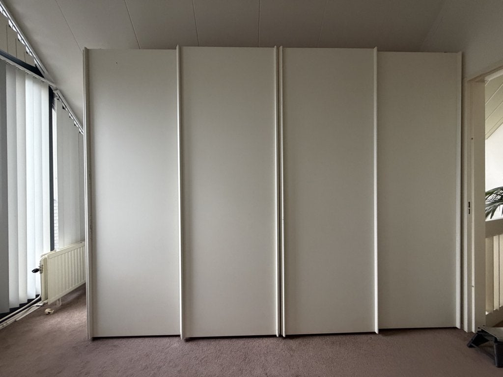 Gratis grote hulstra kledingkast, Huis en Inrichting, Ophalen, Met deur(en), Gebruikt, 200 cm of meer