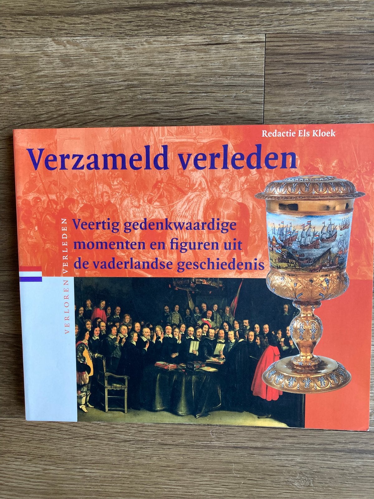 Verzameld verleden, Ophalen of Verzenden, Zo goed als nieuw