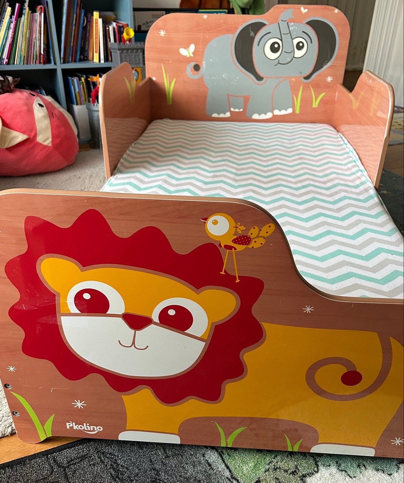 Peuterbed met matras and bettdecken- Dieren thema, Huis en Inrichting, Ophalen, Gebruikt, 190 cm of minder, Hout