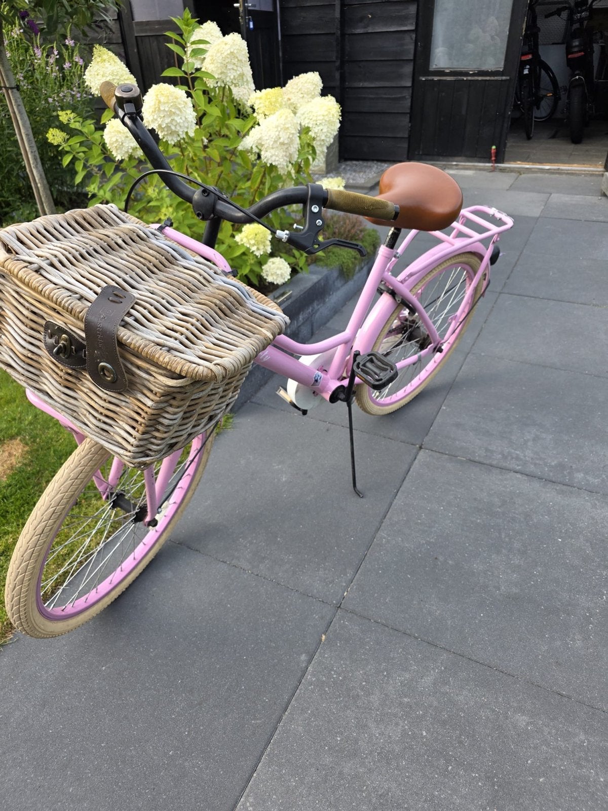 Roze fiets met mand - opknapper, Ophalen, Gebruikt