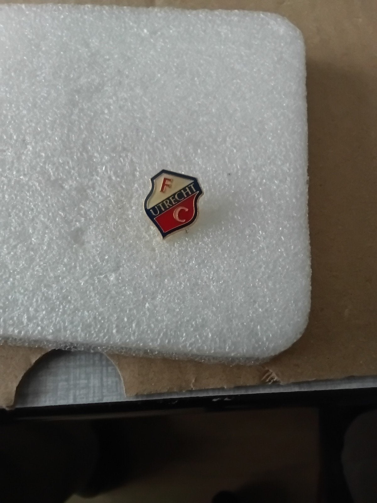 geëmailleerd pinneke van "" F.C.UTRECHT "", Ophalen of Verzenden