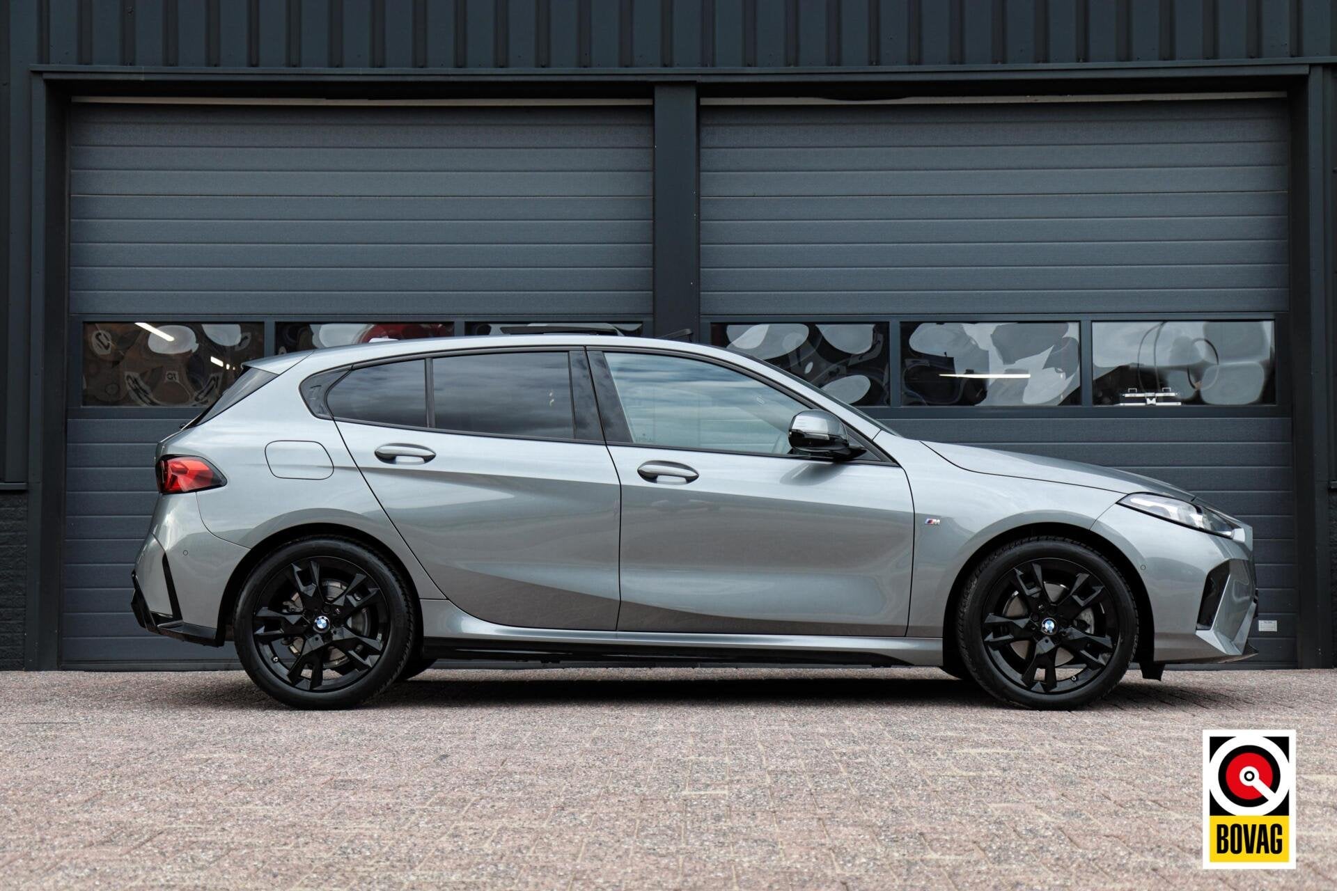 BMW 1-serie 120 M-Sport M-Pakket |LED|PANO|H&K|HUD|KEYLESS|3, Stof, Gebruikt, 156 pk, Met garantie (alle)