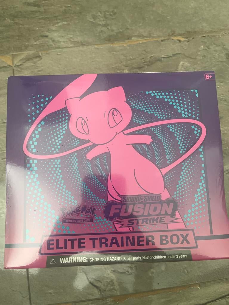 Pokémon Sword & Shield Fusion Strike Elite Trainer Box, Ophalen of Verzenden, Nieuw, Overige typen