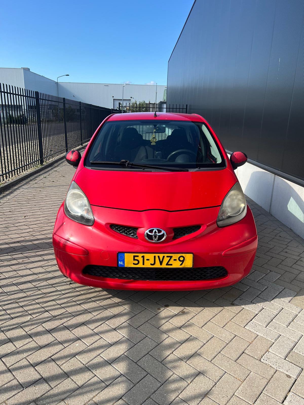 Toyota Aygo 1.0 12V Vvt-i 5DRS 2007 Rood, Voorwielaandrijving, 4 stoelen, 68 pk, Handgeschakeld