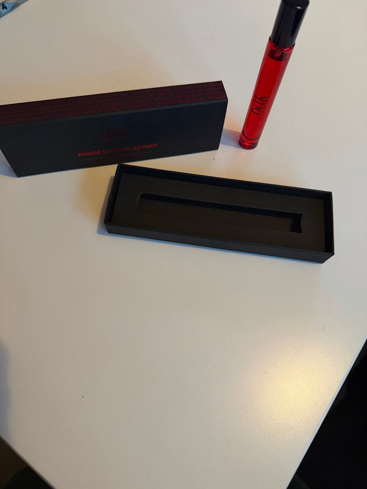 BDK Parfums Rouge Smoking Extrait, Sieraden, Tassen en Uiterlijk, Uiterlijk | Parfum, Ophalen of Verzenden, Zo goed als nieuw
