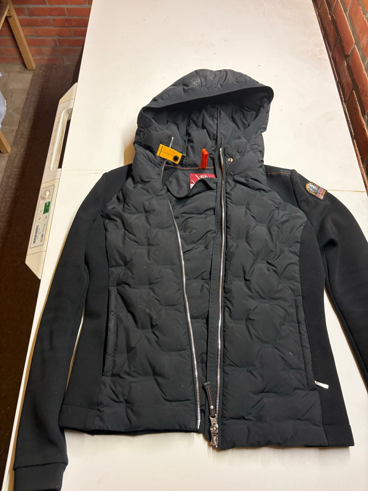 Parajumpers donsjack met capuchon - Zwart, Ophalen of Verzenden, Zo goed als nieuw, Maat 36 (S), Zwart