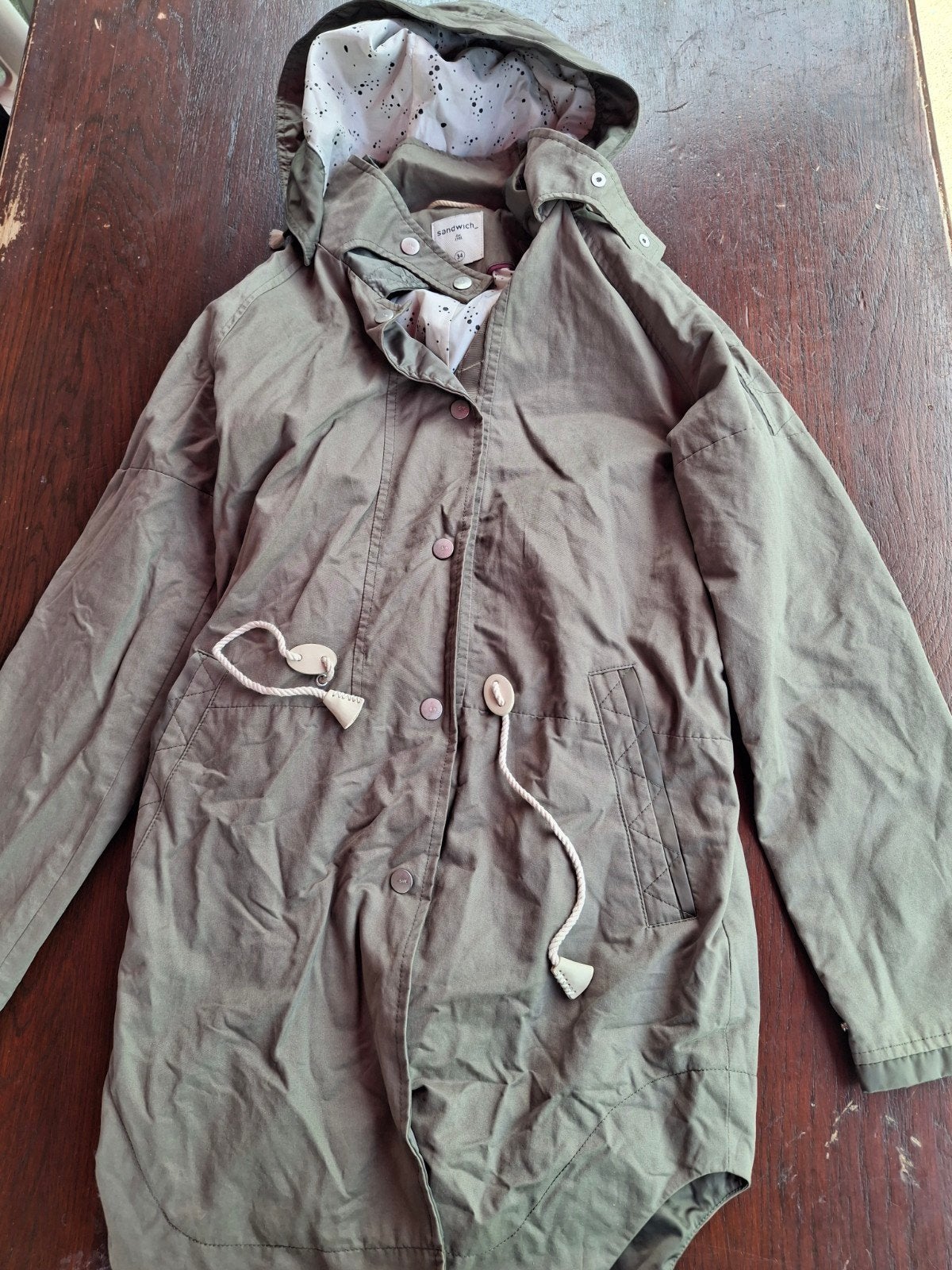 SANDWICH damesjas maat 34 - Olijfgroen met capuchon, Kleding | Dames, SANDWICH, Ophalen of Verzenden, Zo goed als nieuw, Maat 34 (XS) of kleiner