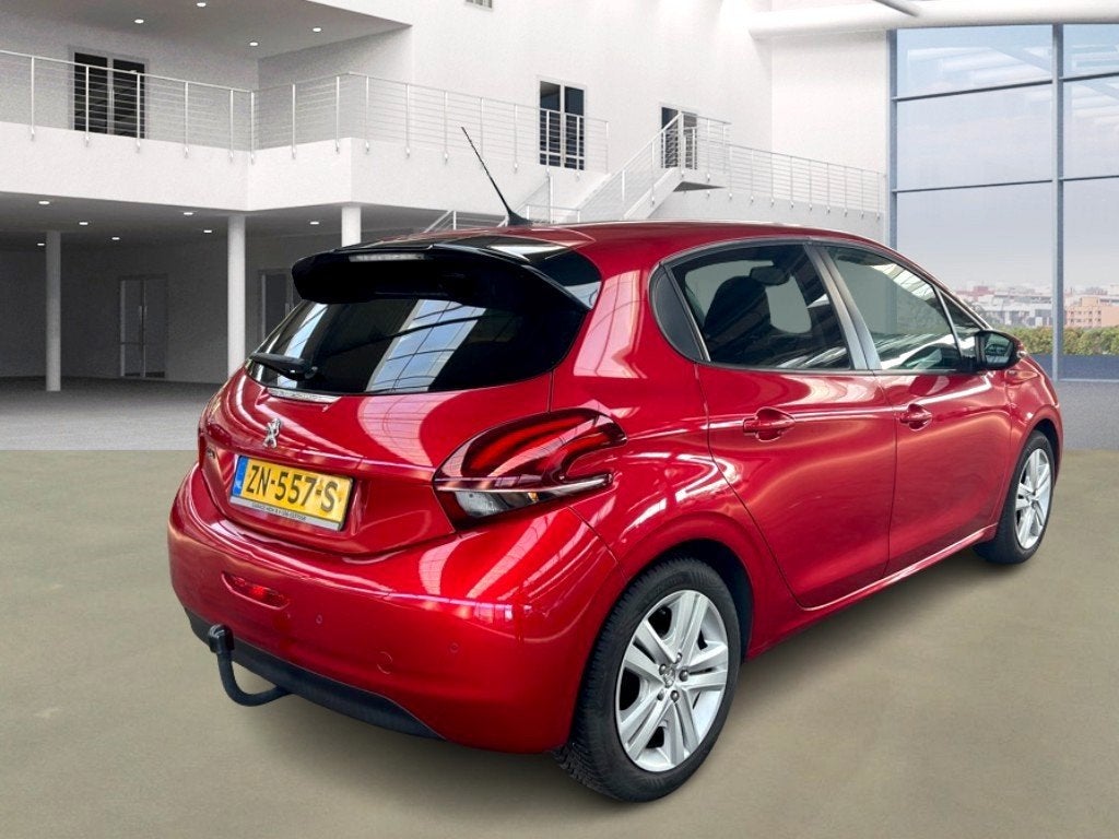 Foto 5 van Peugeot 208 1.2 5D NAP Airco Navi scherm Trekhaak CarPlay Nw