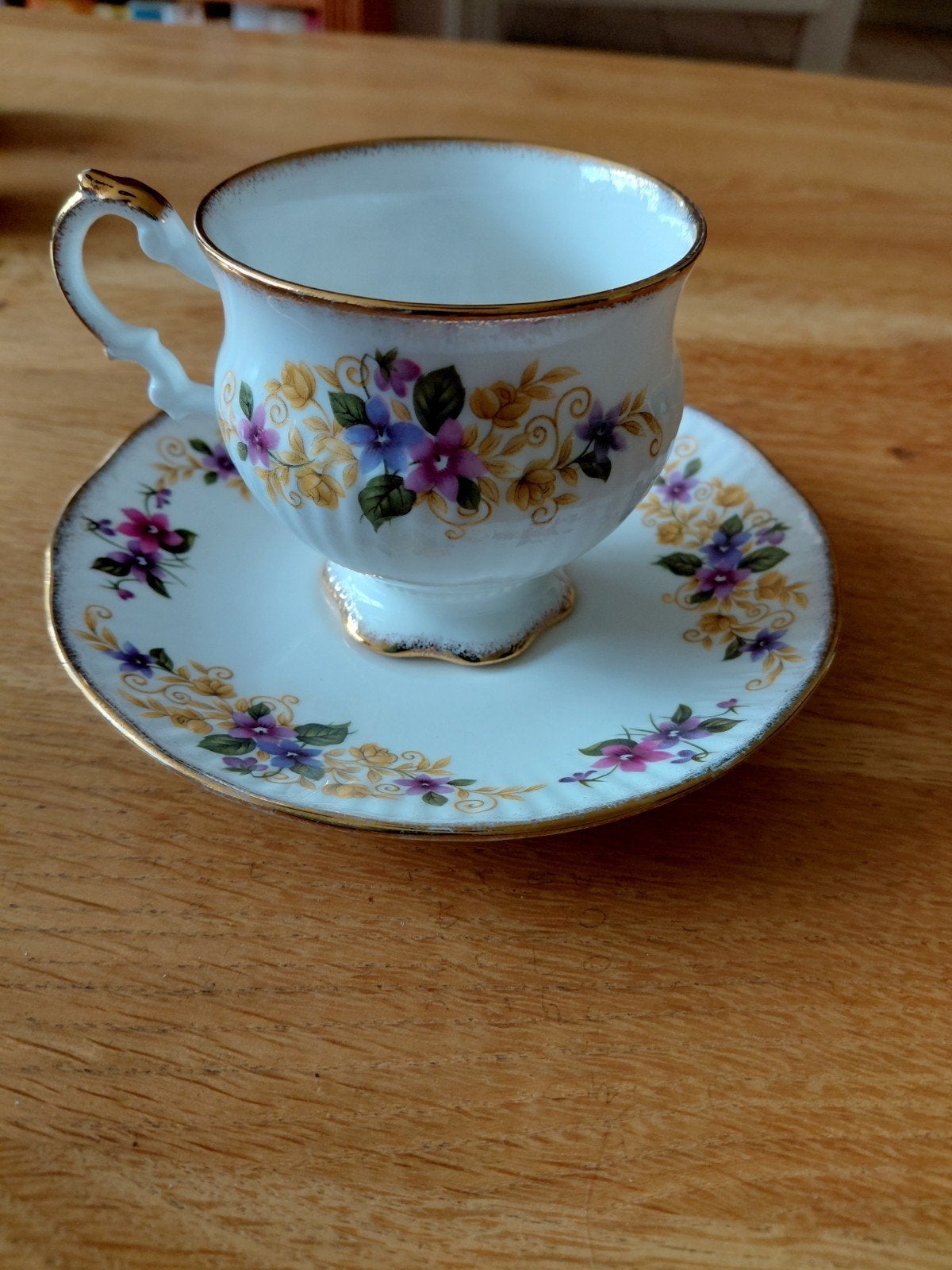 Elizabeth Fine Bone China Kop en Schotel - Bloemmotief, Ophalen of Verzenden