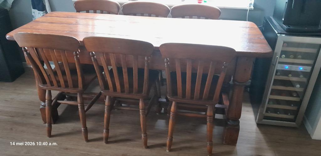 Antieke (Engelse) tafel met 6 bijbehorende stoelen., Ophalen