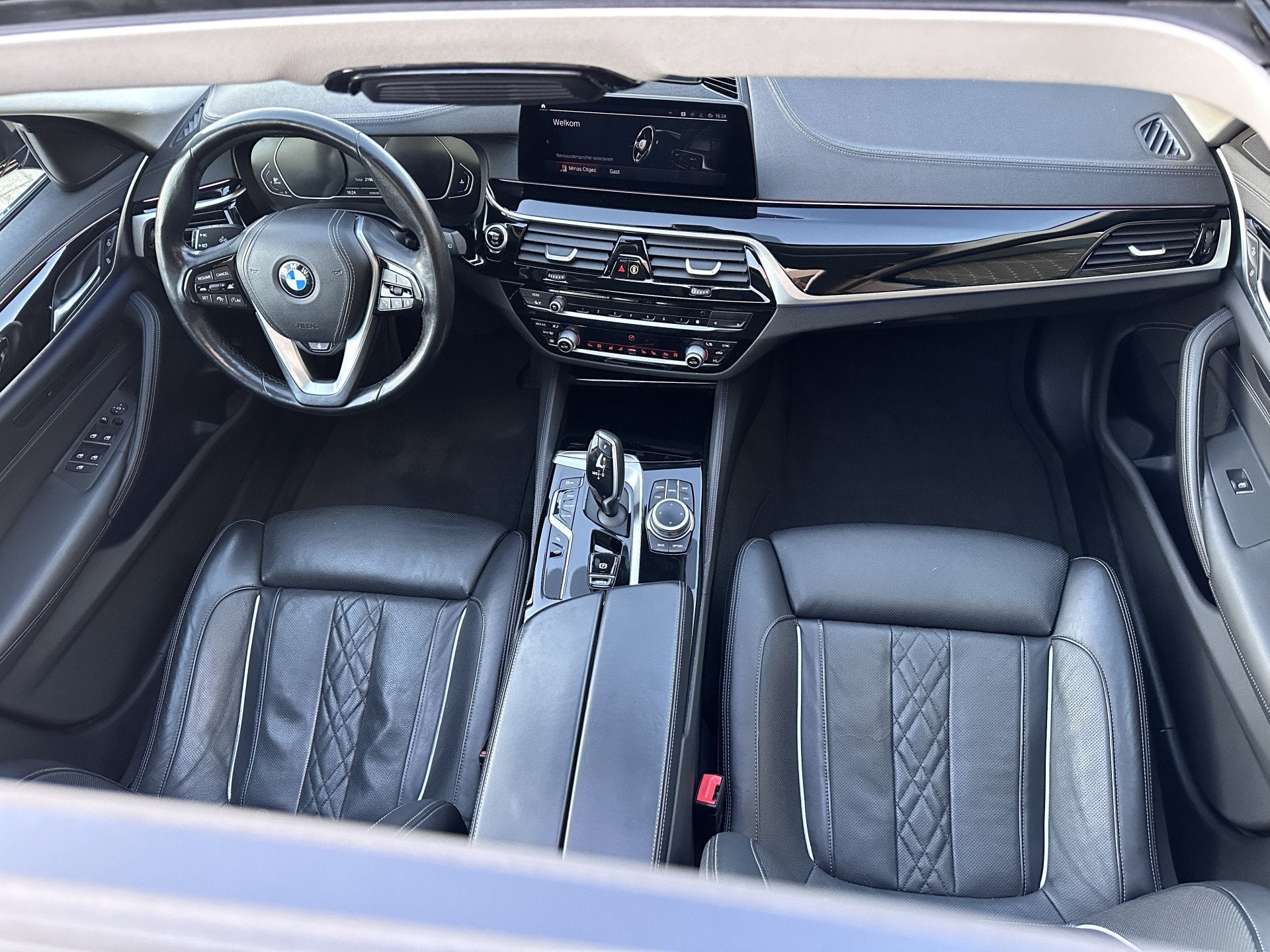 BMW 5 Serie Touring 520d High Executive | Panoramadak | Luxu, Automaat, Achterwielaandrijving, Euro 6, 2000 kg