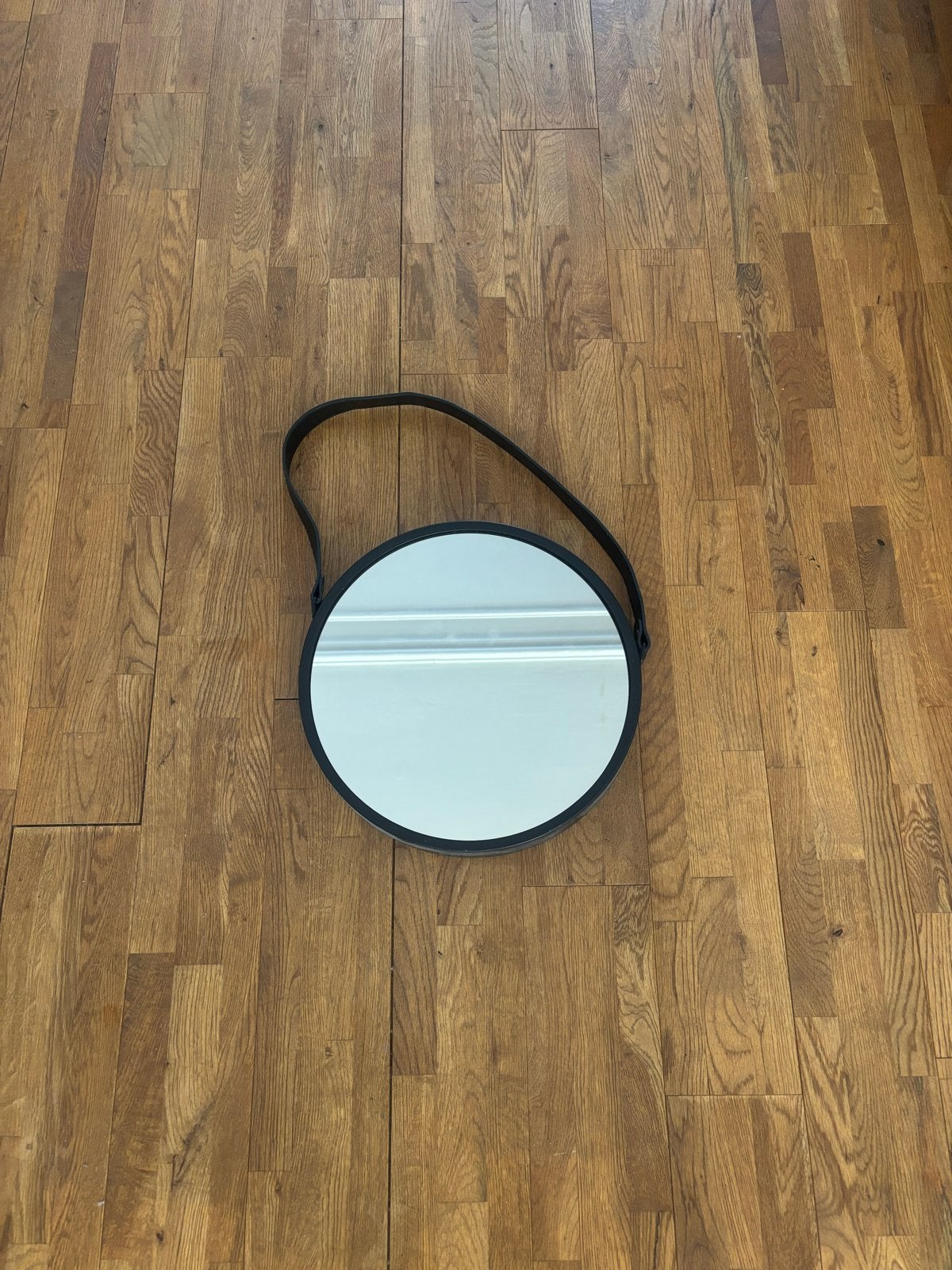 Ronde spiegel met leren band - 33 cm, Huis en Inrichting, Ophalen, Minder dan 50 cm, Rond, Zo goed als nieuw