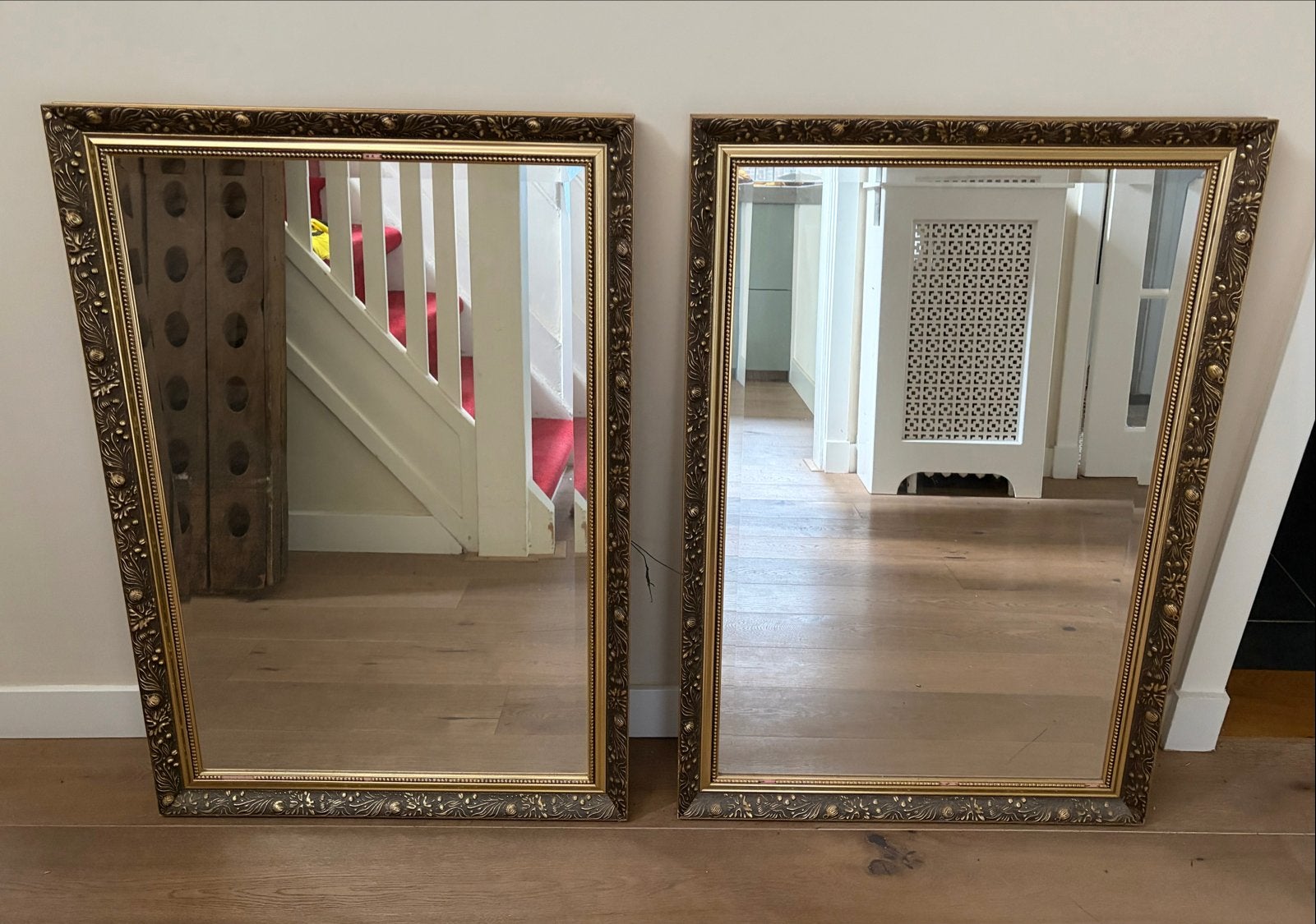 Spoed: Set met 2 grote spiegels met goudkleurige  lijst, Ophalen, Rechthoekig, 50 tot 100 cm, Minder dan 100 cm