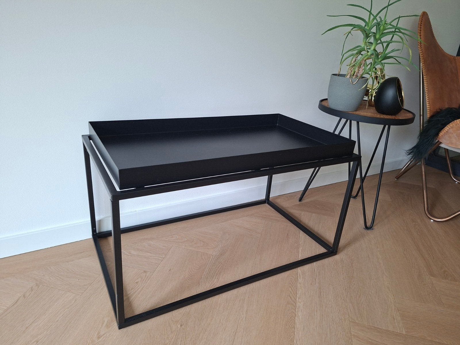 Zwarte metalen bijzettafel met dienblad, Ophalen, Minder dan 50 cm, Gebruikt, 50 tot 100 cm