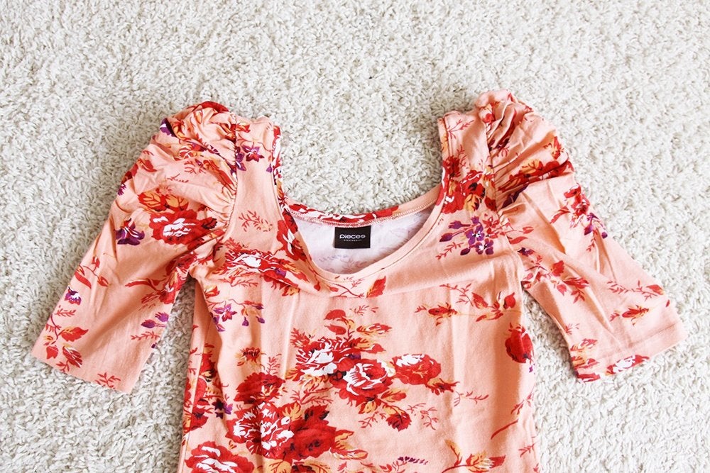 Pieces Shirtje34 (S) - 34 € 15,-, Kleding | Dames, T-shirts, Overige kleuren, Ophalen of Verzenden, Zo goed als nieuw, Korte mouw